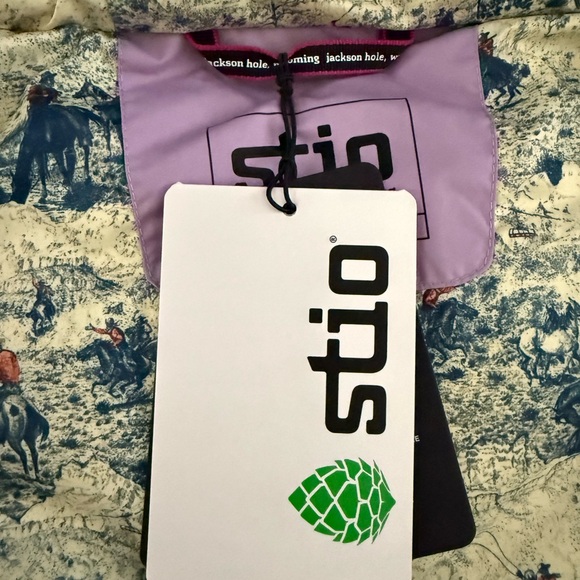 NWT Stio Women’s Puffer Vest - Lavender and Forest Green - Picture 6 of 6